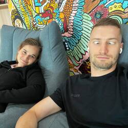 🤓 Uf de Flug warte am Flughafe 🛫