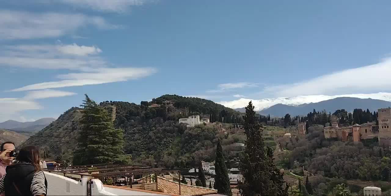 Alhambra mit Schnee auf der Sierra Nevada