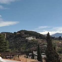 Alhambra mit Schnee auf der Sierra Nevada