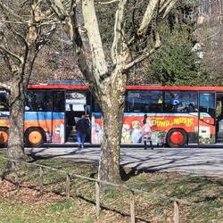 Lots of tour buses stop here