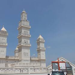 Auch die Große Moschee hat ihren Reiz und sogar gleich einen Funkmast daneben