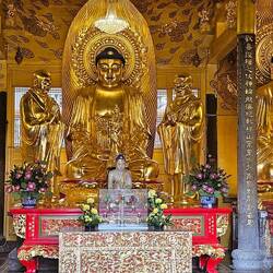 Interior of one of the shrines at Kek Sok Li.