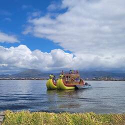 Mercedes Benz in Uros