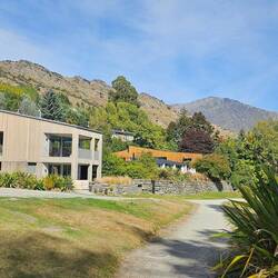 Expensive homes near the lake