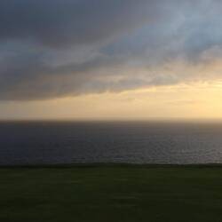 ...am Abend mischen sich tiefschwarze Wolken und Sonne...