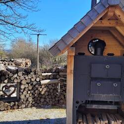 Woodburning stove for baking bread