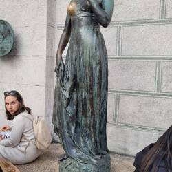 Juliet Capulet statue