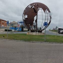 Die vielen Kreisverkehre sind meist wunderschön anzuschauen