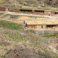 Salzfelder mit Waschhäusern.