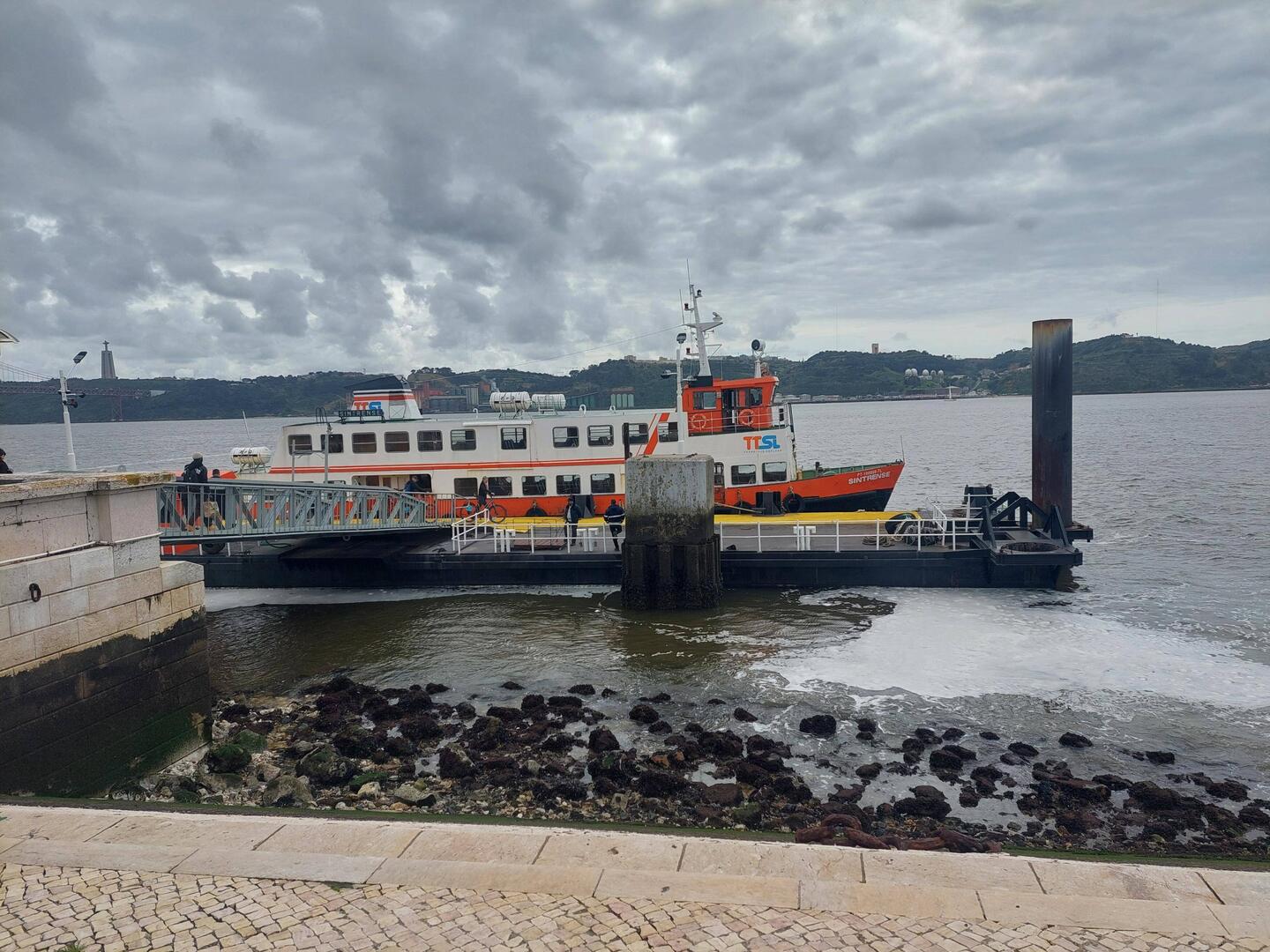 Mit der Fähre über den Tejo