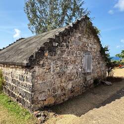 Haus mit Steinen aus Korallen
