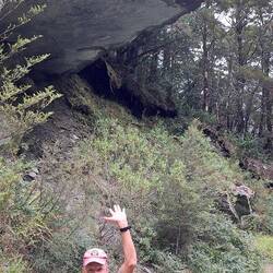 That this rock is so precariously balanced over the trail just gives me the creeps.
