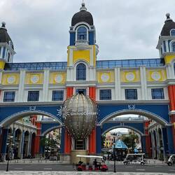 Eingang zur Grand World.