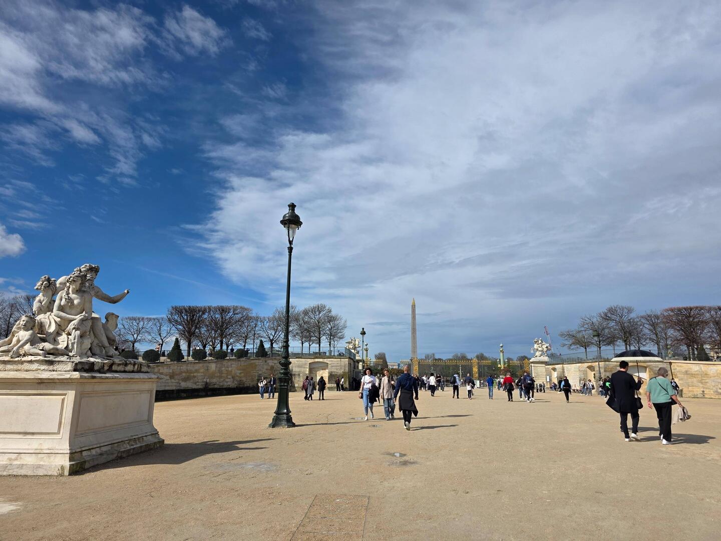 Walking from Louvre to Jardin des Tuileries.