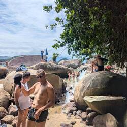 Die (etwas) überlaufenen natürlichen Pools in Trindade.