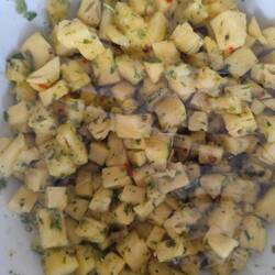 Der erste Salat ist fertig ! Scharfer Ananas Salat