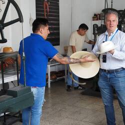 Frisch gepresst (heller Hut)