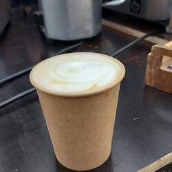 Lecker Cappuccino am Kaffeewagen unterhalb des Kernenturms - welch Überraschung