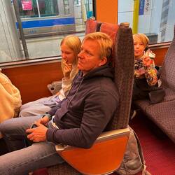 Klar i den såkaldte "Romance Car" til Hakone - Shinkansen venter vi med lidt endnu