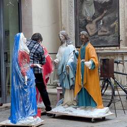 Cleaning the statues