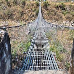 Solche Hängebrücken werden wir öfters kreuzen - Grüße an Jolande, mussten dabei sehr an dich denken