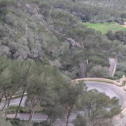 Über Kurvenreiche Straße nach oben..