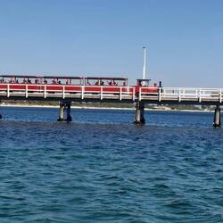 Le petit train qui dessert la jetée