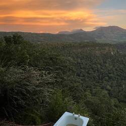 Das Feenbad am Rande der Klippe