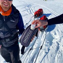 2 in 1: heißen Tee mit Schnee 1. kühlen und 2. verlängern