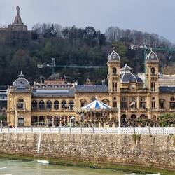 1897 als Casino eröffnet, seit 1947 das Rathaus.