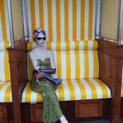 Sie bleibt jetzt alleine hier