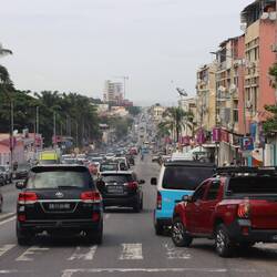 Es geht raus aus Luanda...