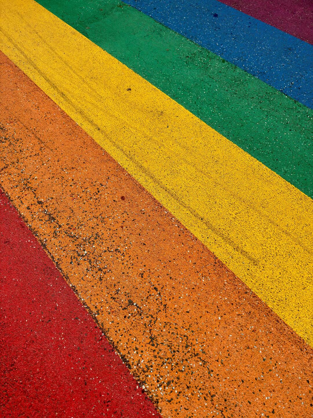 Die Regenbogenstraße auf dem Weg zur Hallgrimskirkja