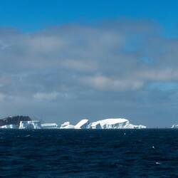 The three rocks ... L to R: Grindle, Wilson, and Freezeland — Bristol Island, SSI.