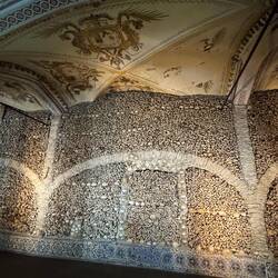 Capela dos Ossos (Knochenkapelle)