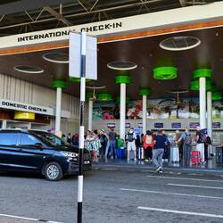 Abflughalle auf Tobagisch 😵‍💫🤪