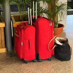 Die Koffer und die Tasche mit der warmen Kleidung! 🤢