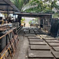 ...muss ich in diesem Hinterhof...