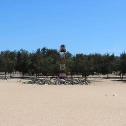 Das Ende der Landzunge markiert ein Leuchtturm...