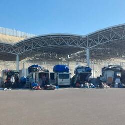 Heimliches Foto am Zoll: die mussten alles abladen!