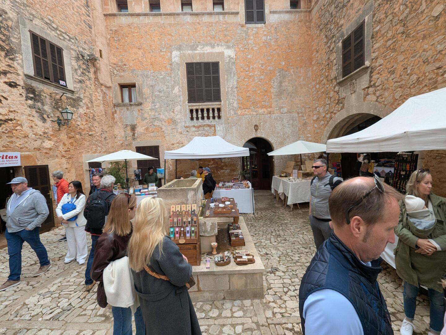 Wochenmarkt in Santanyi