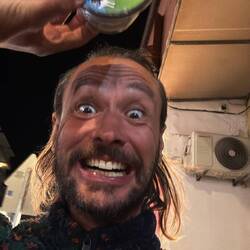 Ich, schon leicht einen drin nach 2 Bier mit dem B&J auf dem Weg zum Challi ❤️