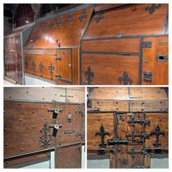 Locks on the jewelry stores on the Ponte Vecchio