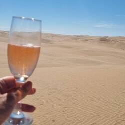 Sekt in den Dünen