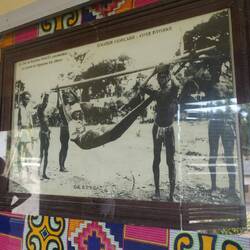 Einige Bilder zeigen Aspekte der Kolonialzeit - der Gouverneur lief nie selbst zu Fuß