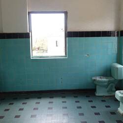 Das alte französische Bad in dem Kolonialbau des Museums