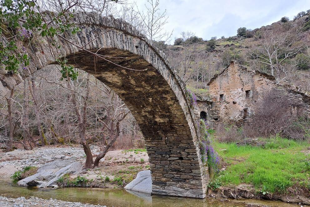 Alte Steinbrücke am Elassonitis