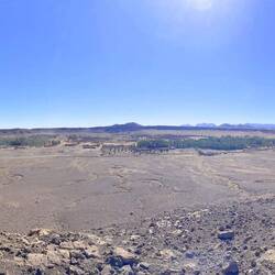 Riesenkrater mit Dörfern