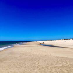 Beinahe grenzenloser Strand