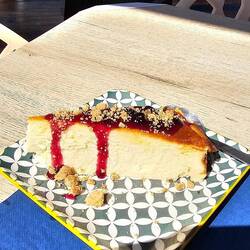 Käsetorte mit Johannisbeeren